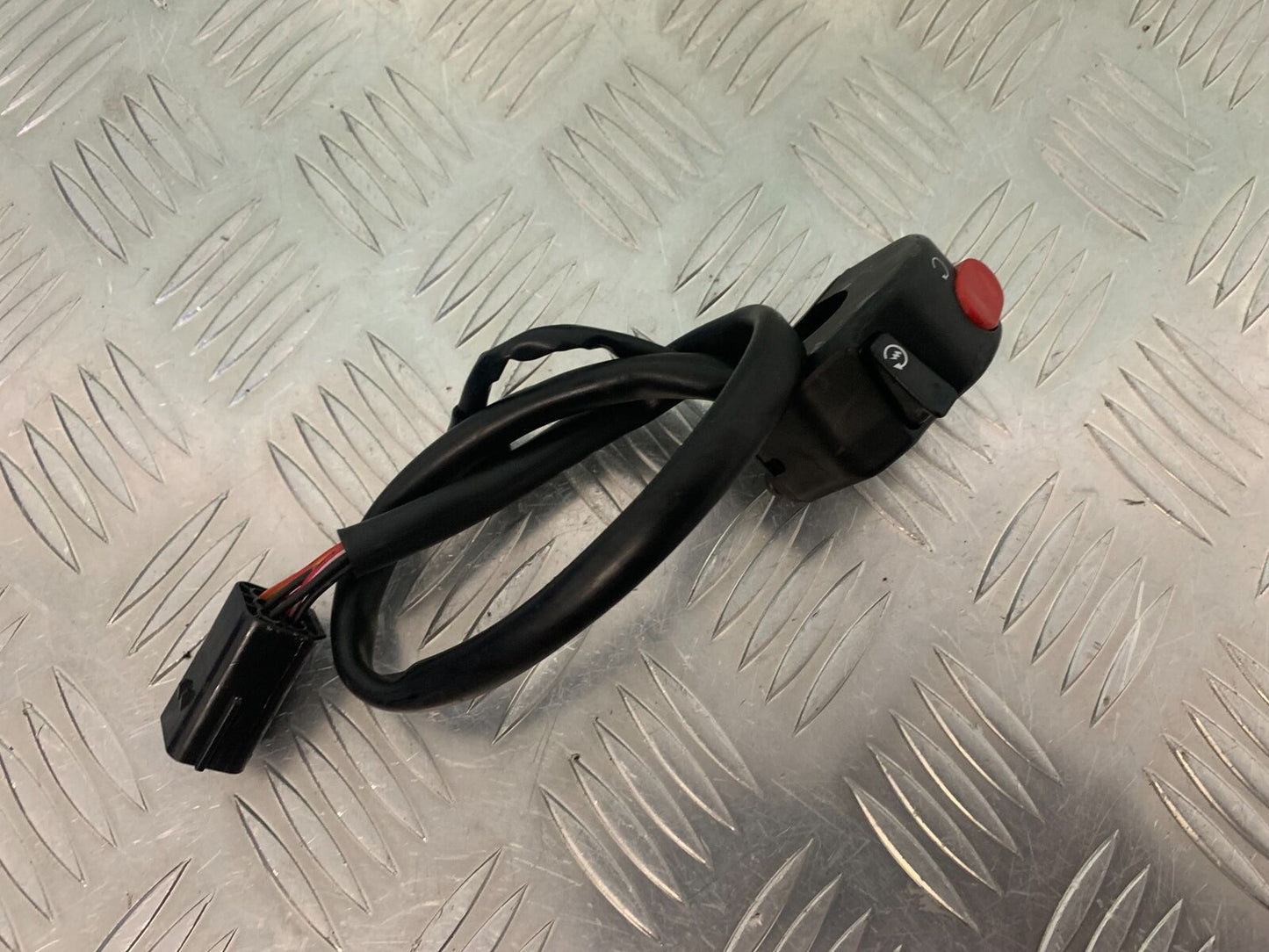 TRIUMPH 1050 SPRINT GT RIGHT SWITCH GEAR  YEAR 2010-2014 (STOCK 979)
