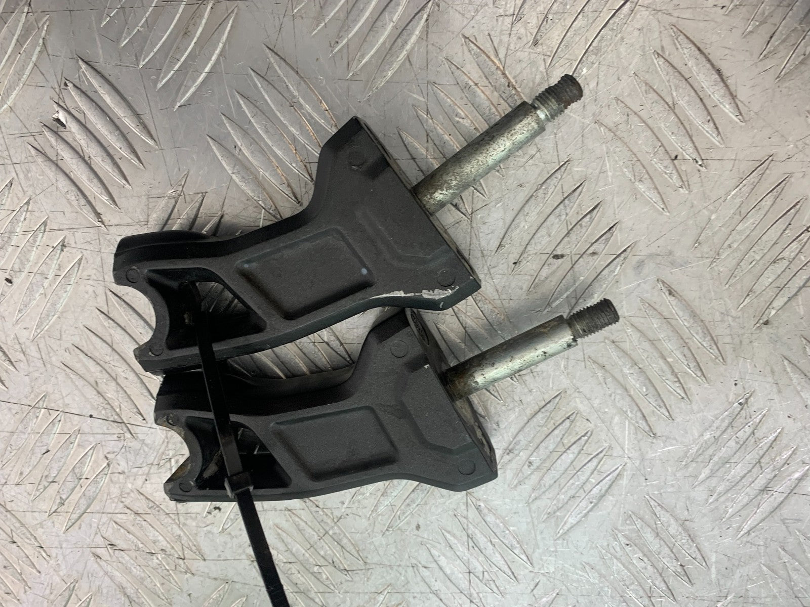 KAWASAKI 650 VERSYS HANDLEBAR CLAMPS  YEAR 2015-2018 (CMB1288)