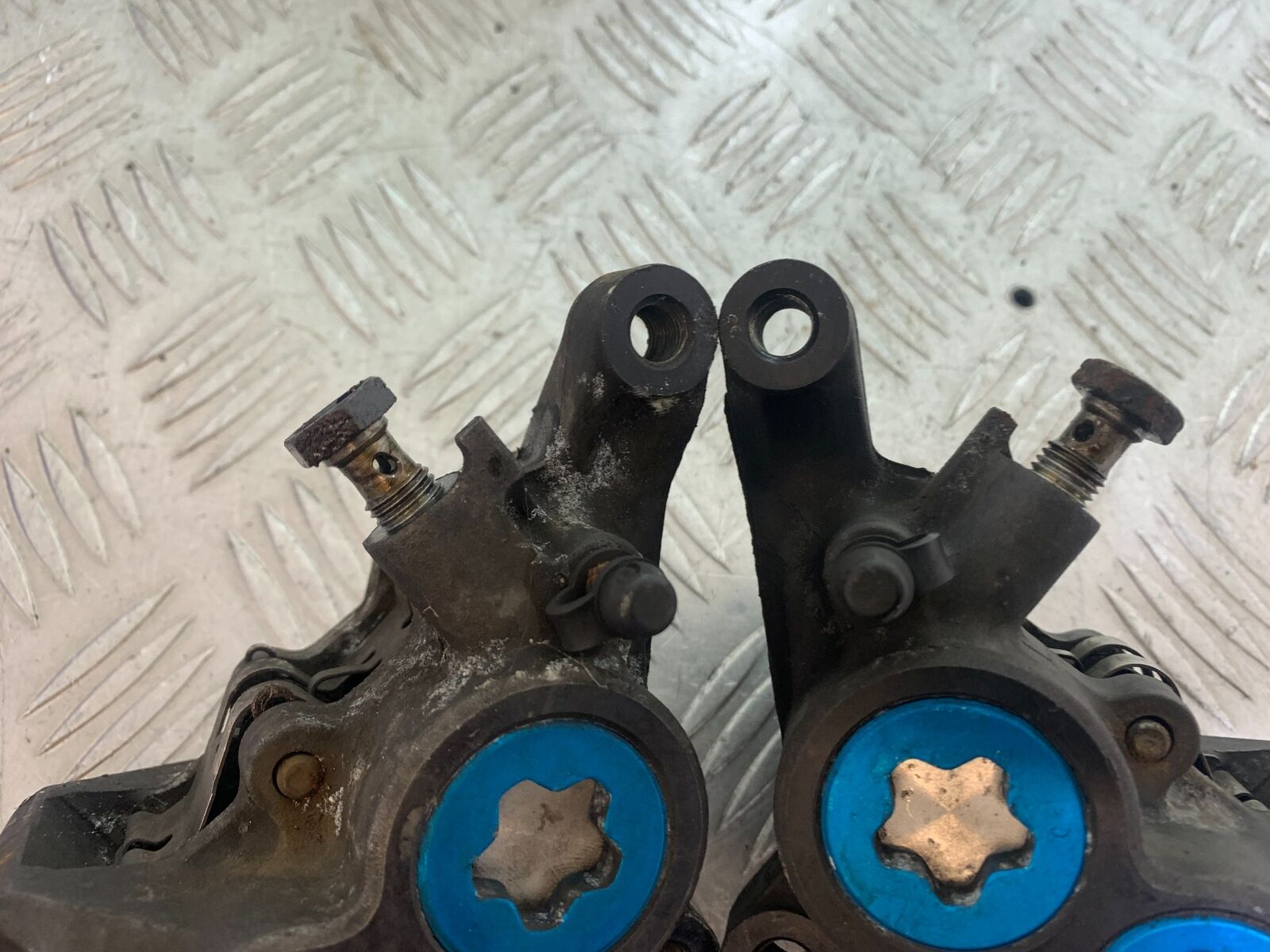 YAMAHA YZF600 YZF 600 THUNDERCAT FRONT BRAKE CALIPERS 1996-2003 (CMB1134)