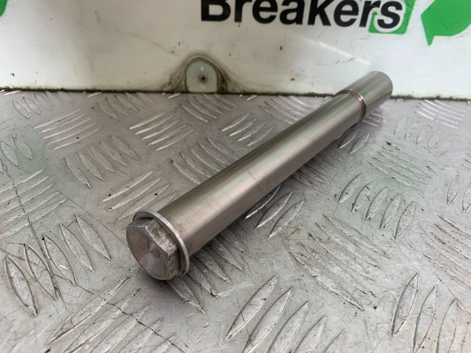 KTM 690 DUKE R LC4 FRONT WHEEL SPINDLE YEAR 2012-2015  (CMB1180)