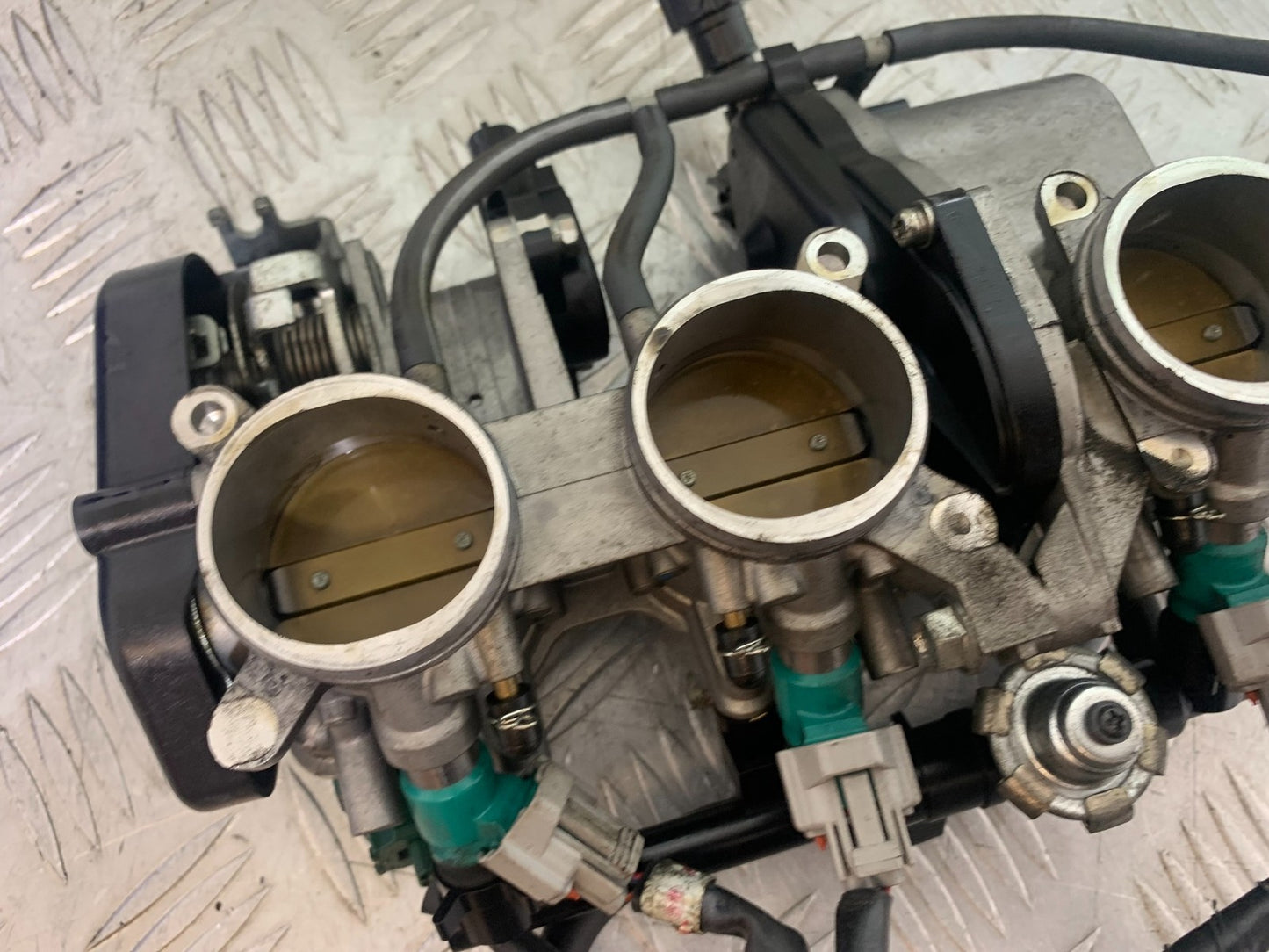 YAMAHA YZF R1 14 B BIG BANG THROTTLE BODIES   2009-14 (CMB1175)