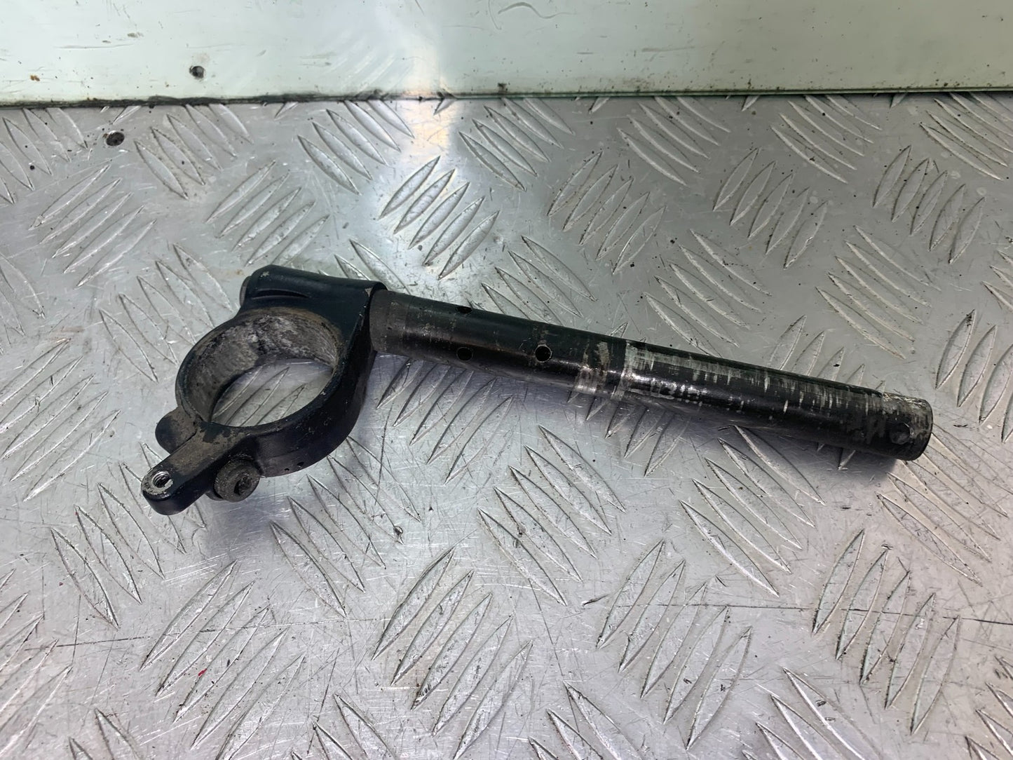 YAMAHA YZF1000 THUNDERACE RIGHT HANDEBAR  YEAR 1997-2000 (CMB1204)