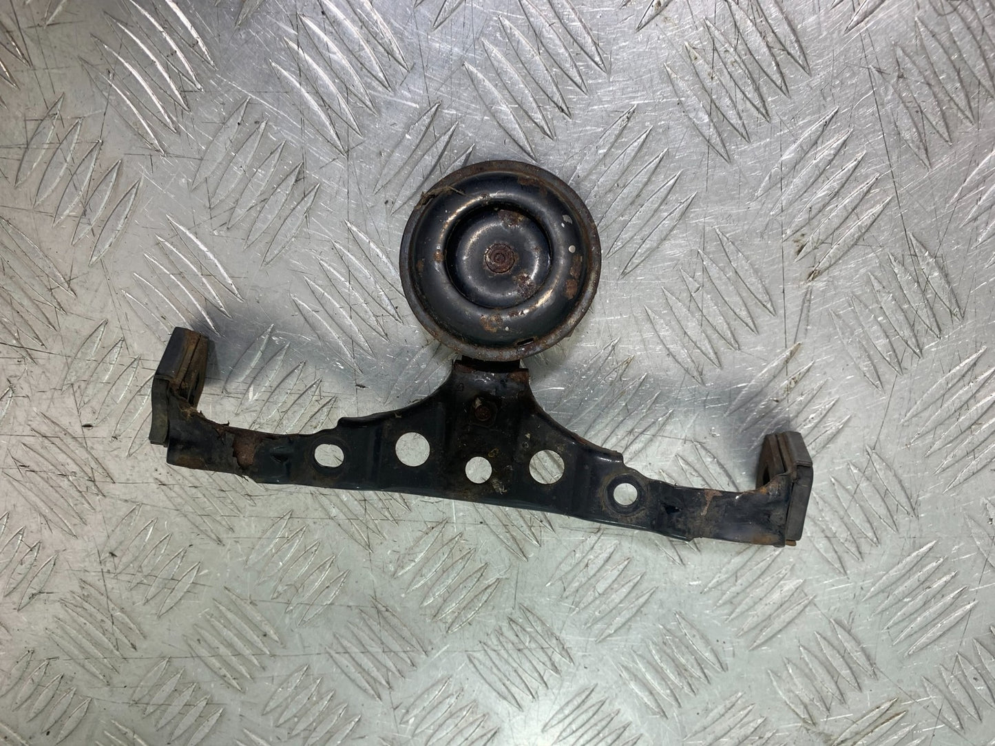 HONDA CG125 CG 125 HORN AND BRACKET  YEAR 1998-2000 (CMB1282)