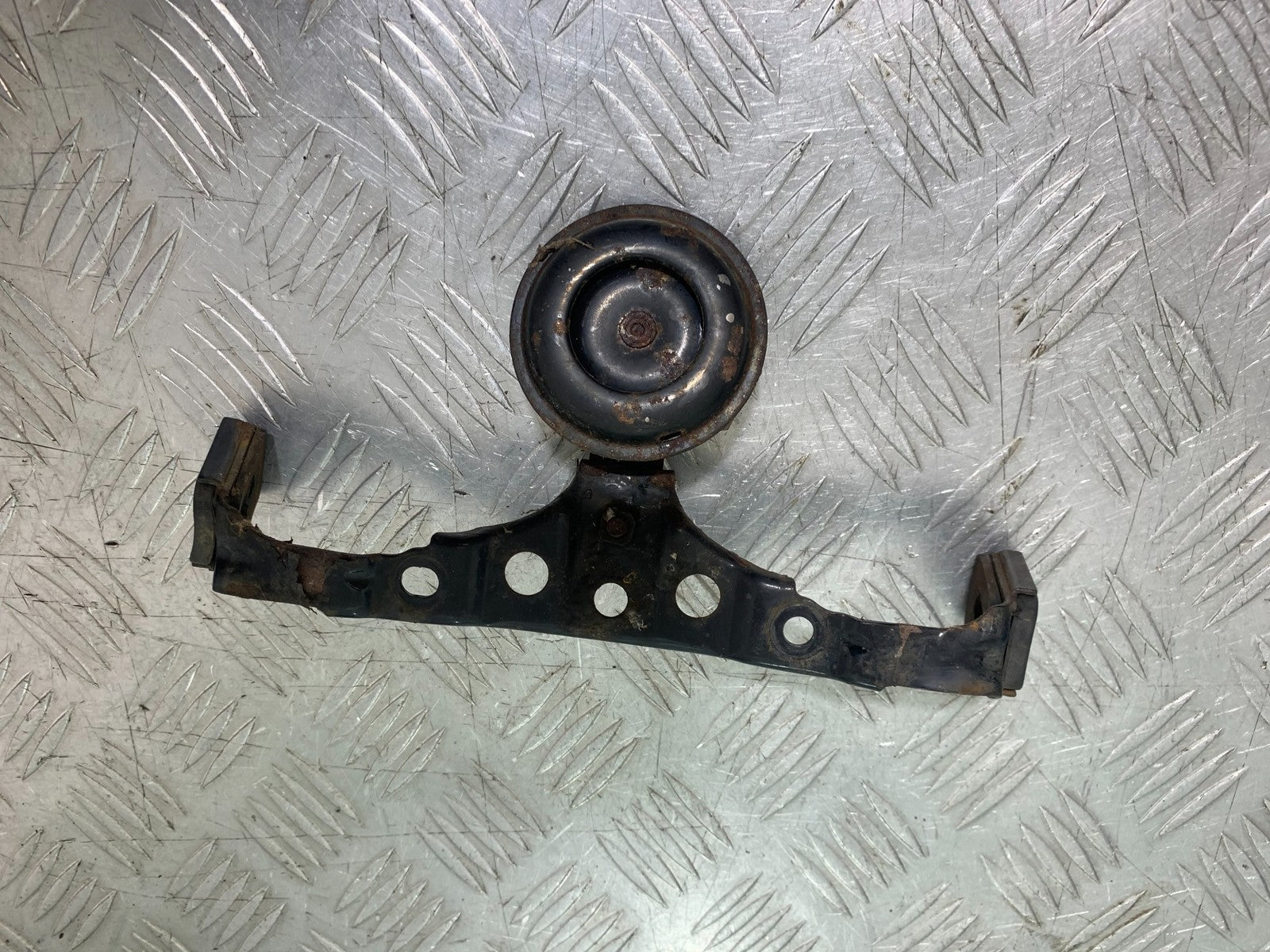 HONDA CG125 CG 125 HORN AND BRACKET  YEAR 1998-2000 (CMB1282)