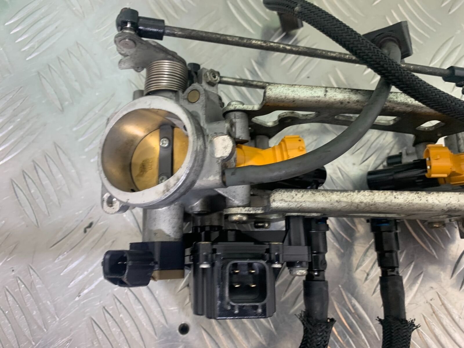 SUZUKI DL 650 V-STROM THROTTLE BODIES YEAR 2016 (STOCK 996)