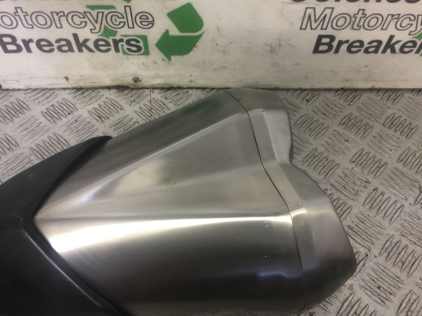 KAWASAKI Z1000 ZR1000 (ABS) LEFT SILENCER  YEAR 2015 (STOCK 636)