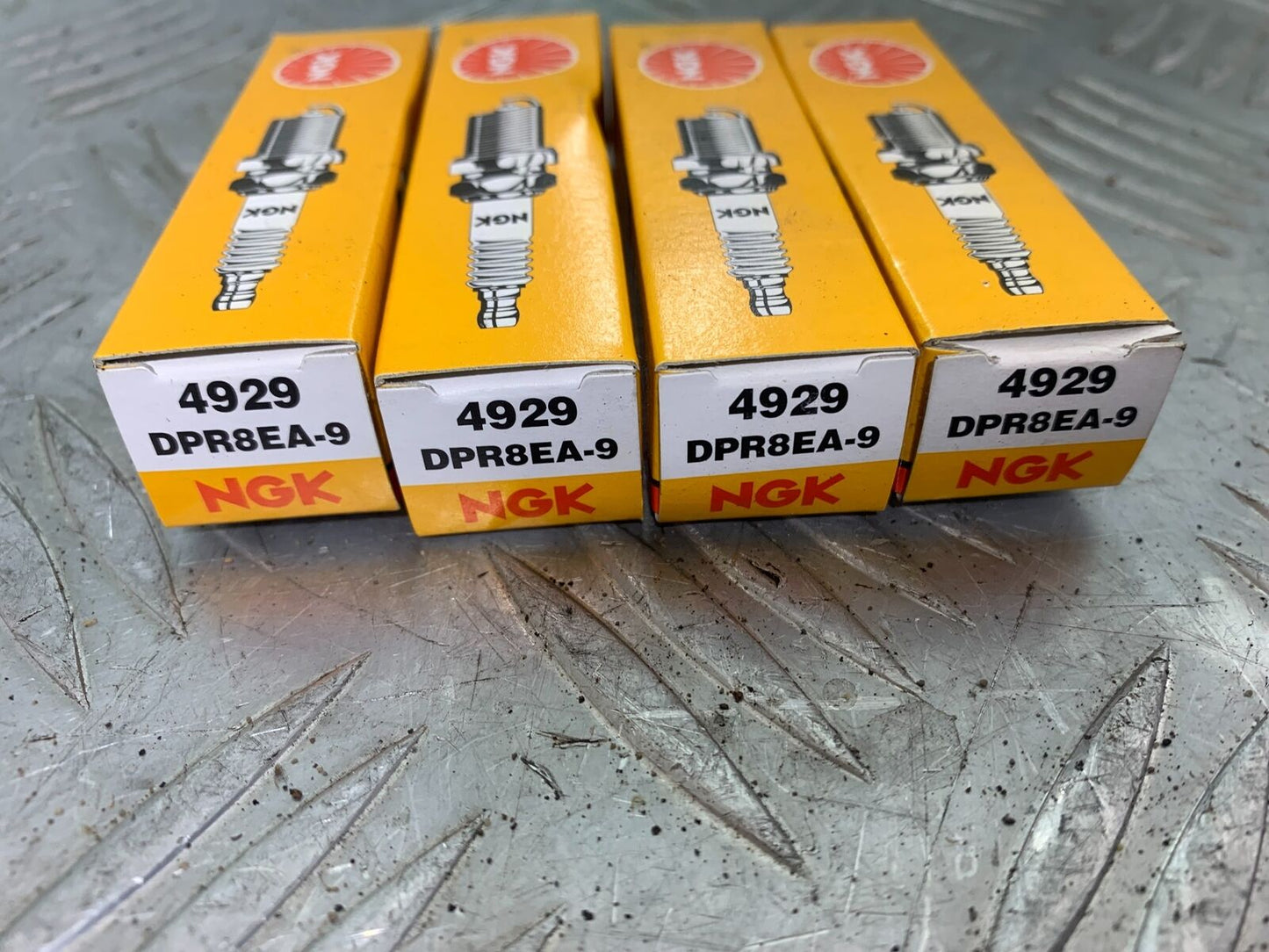 YAMAHA FJ1100 FJ 1100 4 X NGK SPARK PLUGS (NEW)   YEAR 1984-85 (CMB1101)