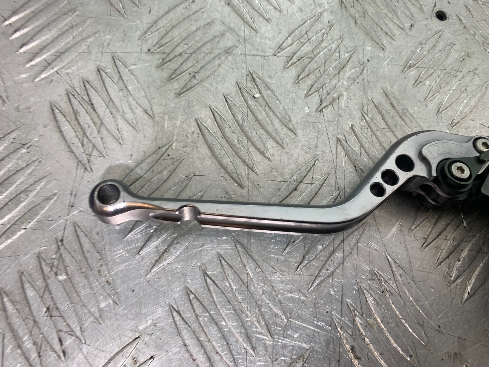 TRIUMPH 1050 SPRINT GT CLUTCH LEVER AND BRACKET  YEAR 2010-2016 (CMB1250)