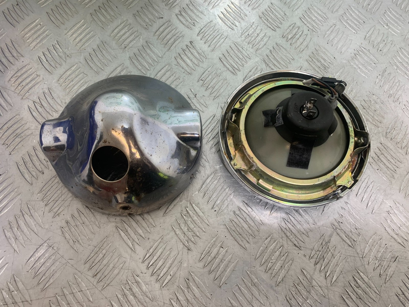 SUZUKI GSX750 INAZUMA HEADLIGHT AND BACKING  YEAR 1998-2003 (CMB1308)