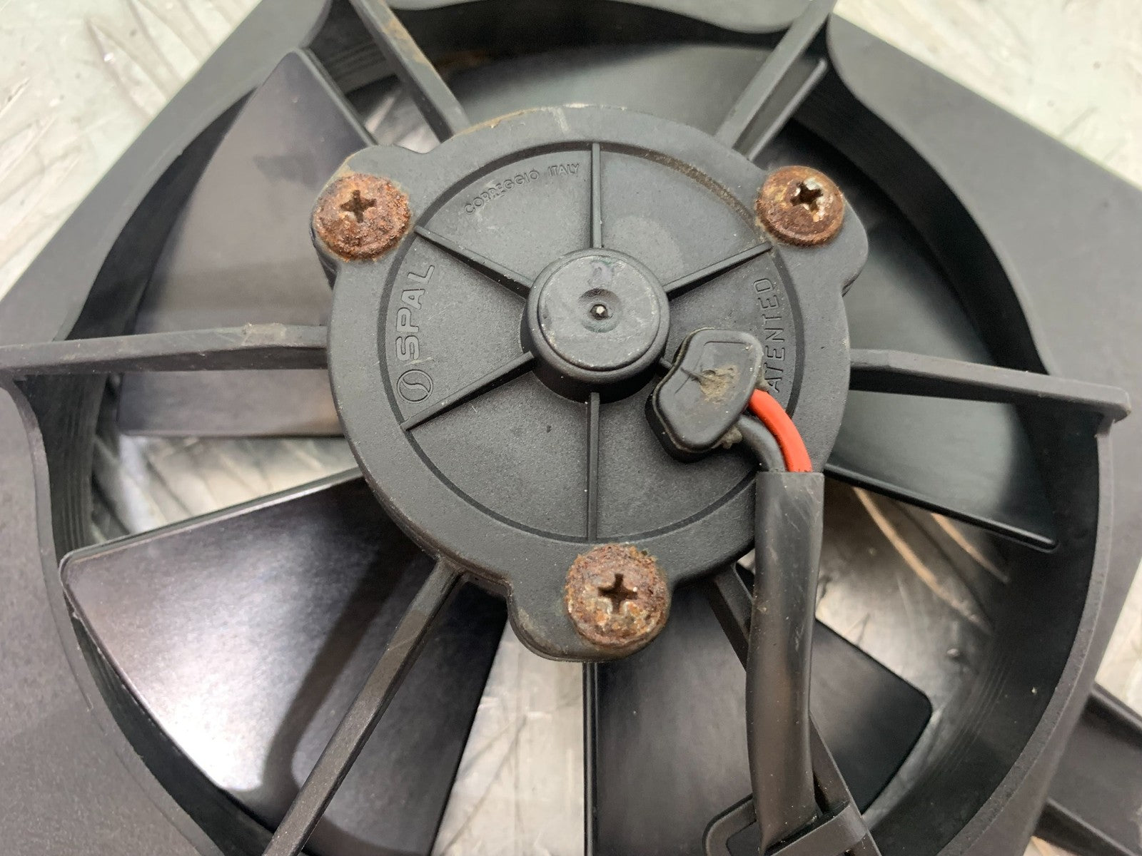 TRIUMPH 955i SPRINT ST RADIATOR FAN  YEAR 1999-04 (CMB1230)