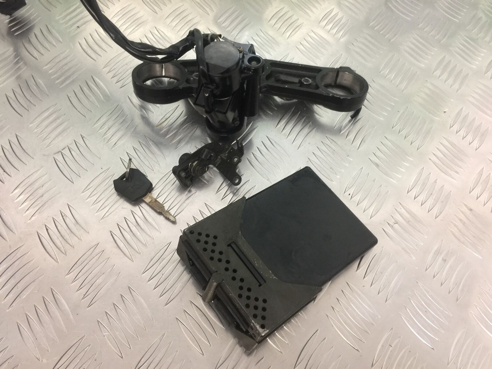 KAWASAKI ZX10R ZX10 R ECU LOCKS KEY YEAR 2004-2005 (STOCK 932)