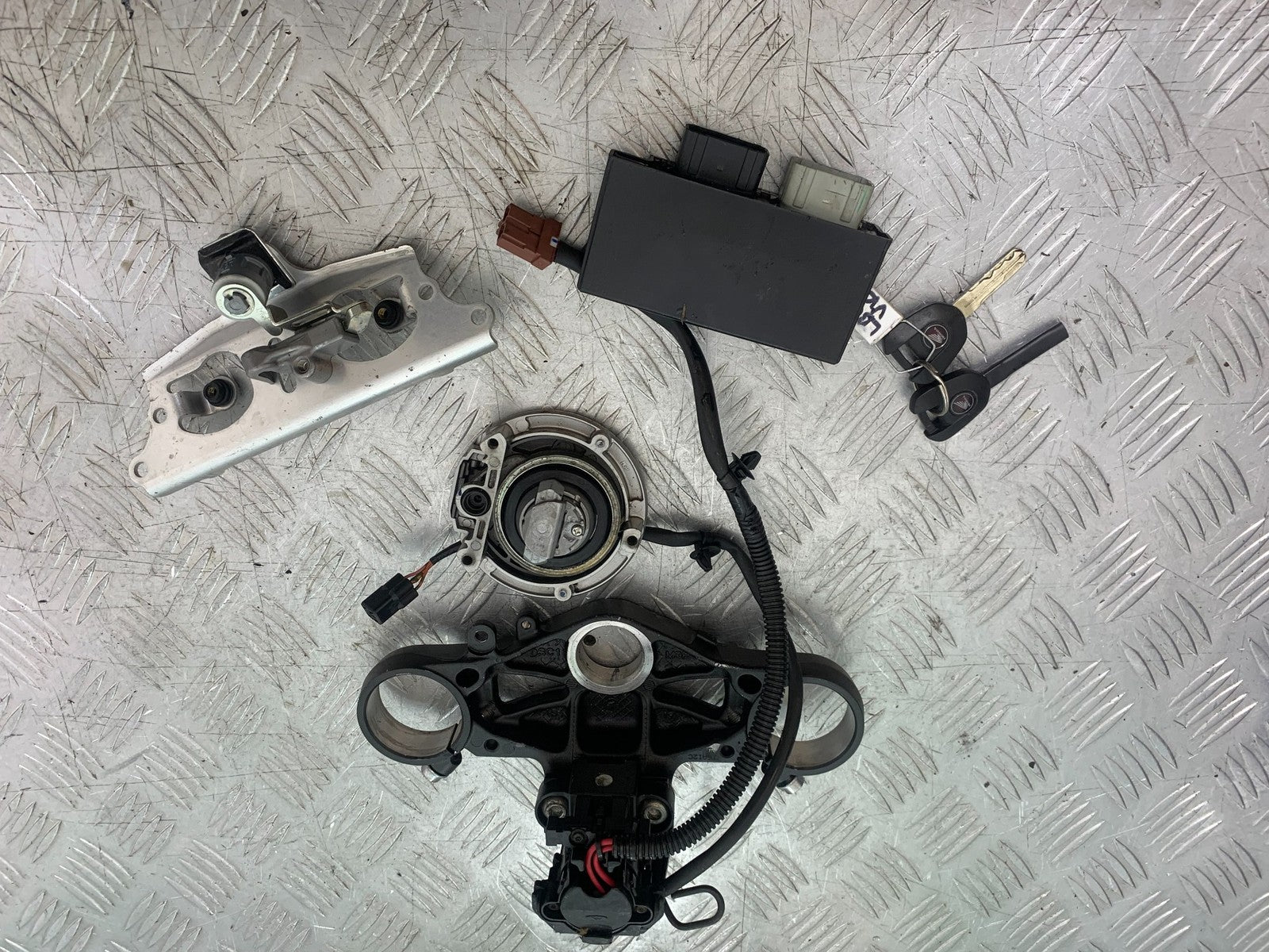 HONDA CBR1000 rr FIREBLADE ECU LOCKS KEYS  2012-2016 (CMB1280)