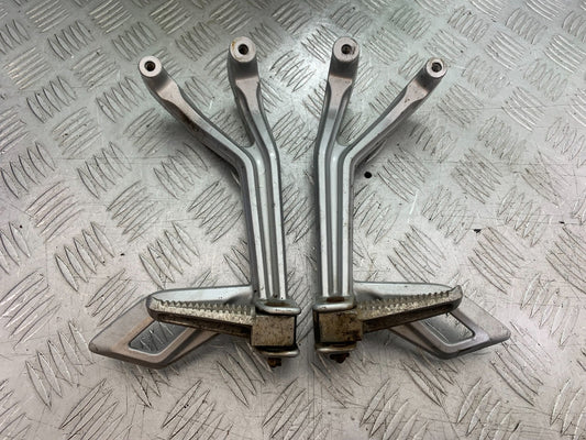 YAMAHA YZF-R125 YZF 125 REAR HANGERS AND PEGS  YEAR 2019-2022 (CMB1263)