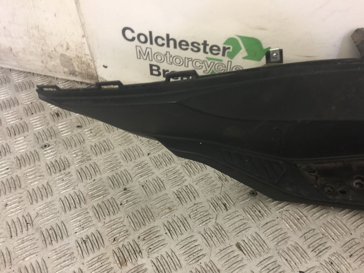 HONDA FORZA 125 RIGHT FOOTBOARD YEAR 2015 (STOCK 620)