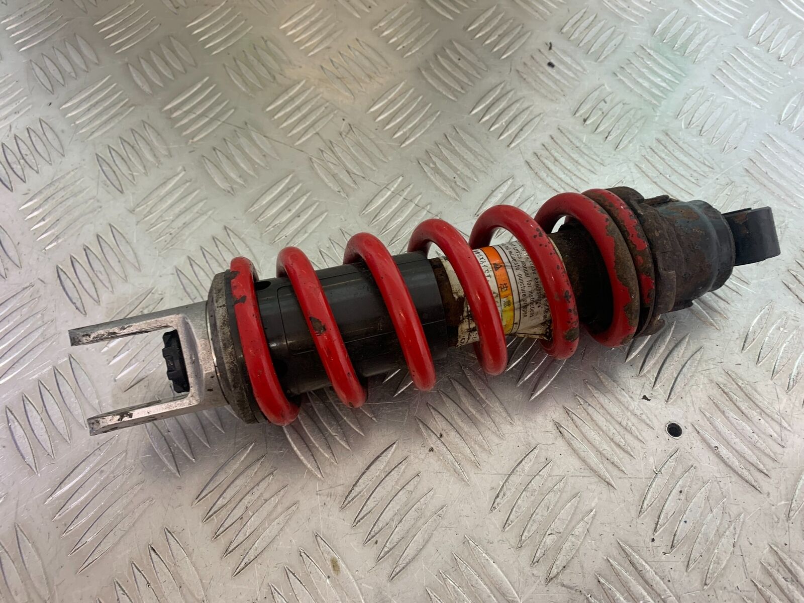 KAWASAKI Z750 ZR750 ZR-7S REAR SHOCK  YEAR 1999-05 (CMB1135)