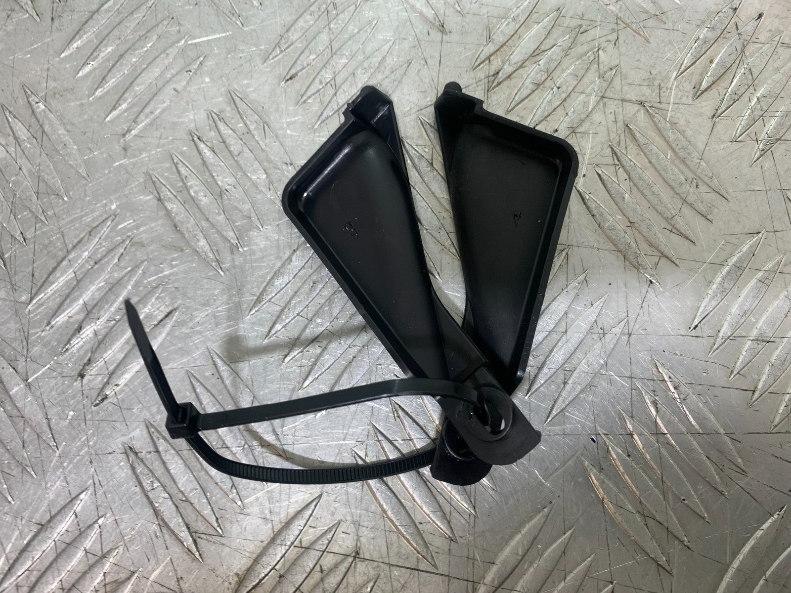 YAMAHA YZF R1 4XV 2 X BRACKETS  YEAR 1998-99 (CMB1291)