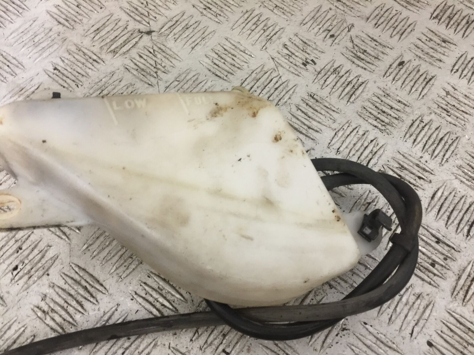 YAMAHA FJR1300 FJR 1300 COOLANT BOTTLE  YEAR 2001-05 (STOCK 814)