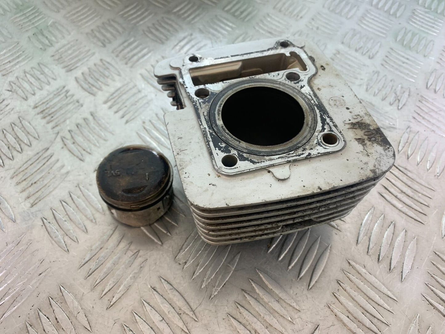 YAMAHA XT125 X XT 125 X BARREL AND PISTON   2005-2011 (CMB1097)