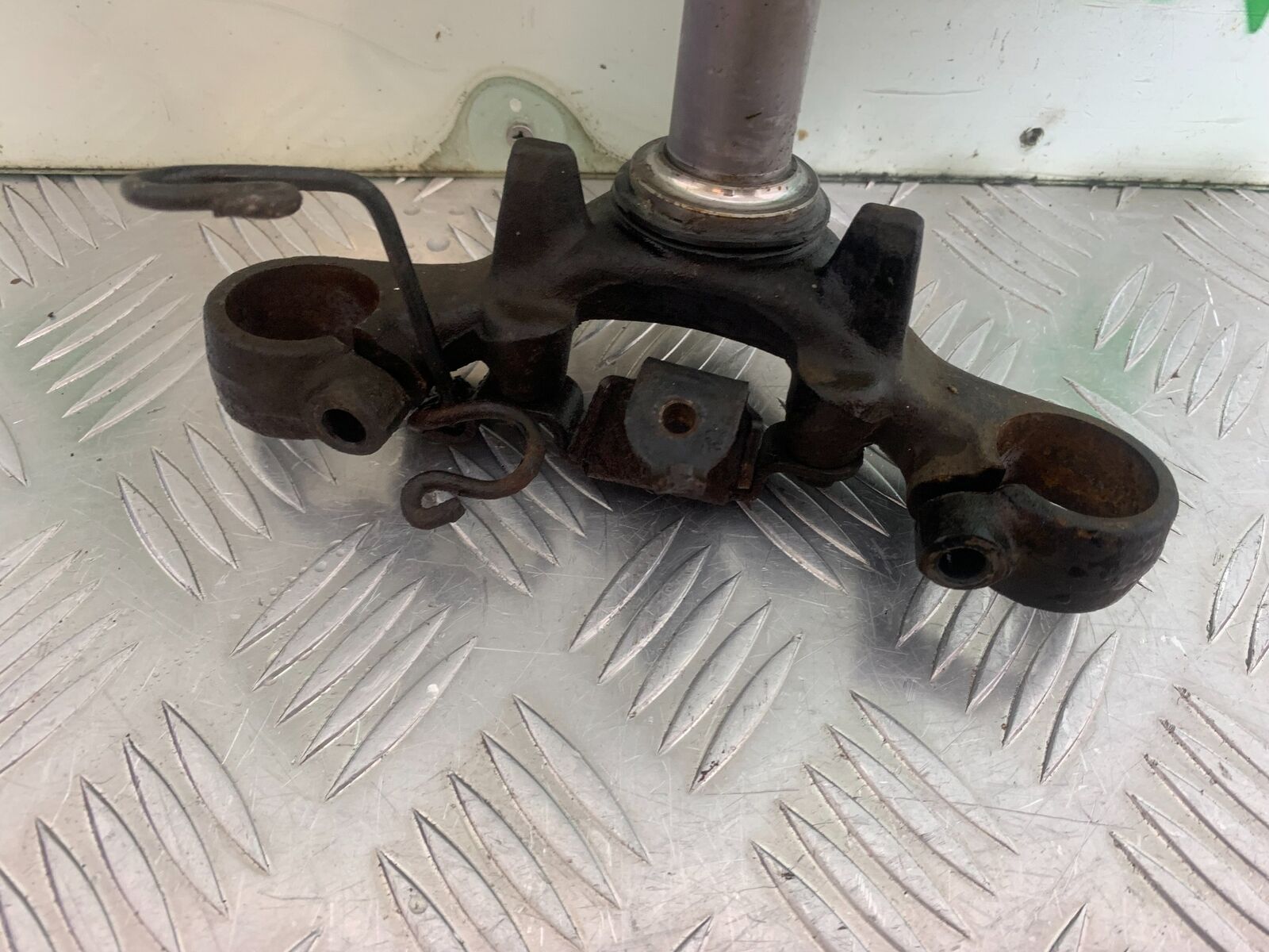 HONDA CBR125 CBR 125 BOTTOM YOKE   YEAR 2004-06  (CMB1040)