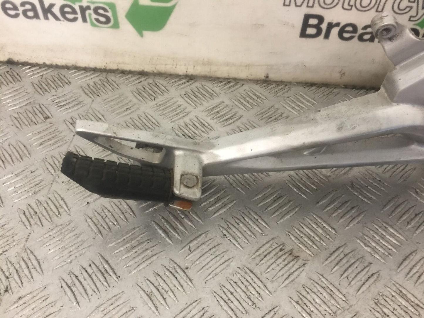 HONDA CB125 F CB 125 F RIGHT HANGER  YEAR 2015-2020 (STOCK 866)