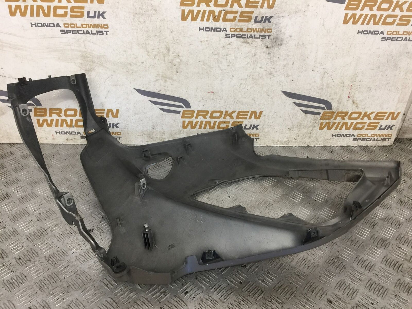 HONDA GL1800 GL 1800 LEFT FAIRING PANEL YEAR 2004-10 ABS (STOCK 890)