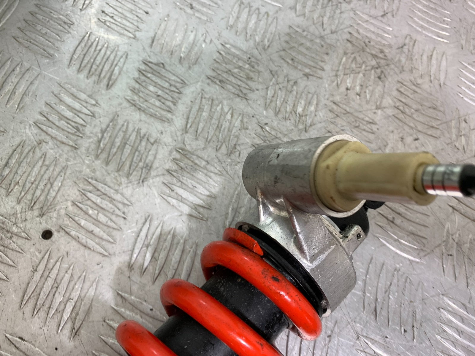 TRIUMPH 955I SPRINT RS REAR SHOCK  YEAR 1999-03 (CMB1313)