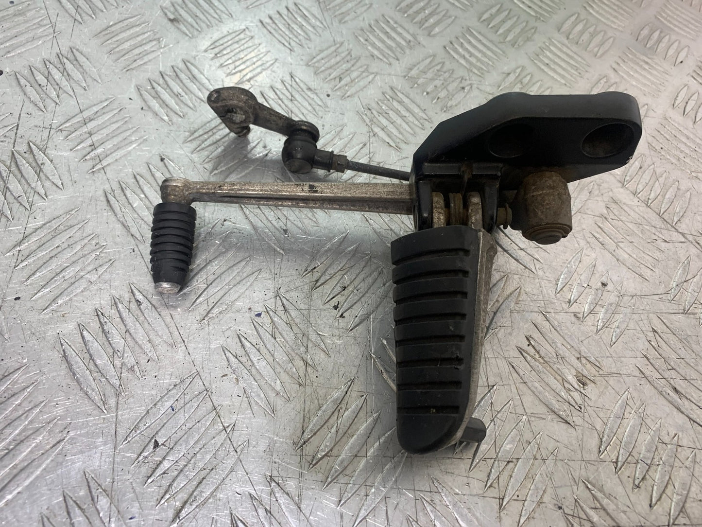SUZUKI DL1000 V-STROM LEFT HANGER PEG GEAR LEVER   YEAR 2014-2019 (CMB1325)