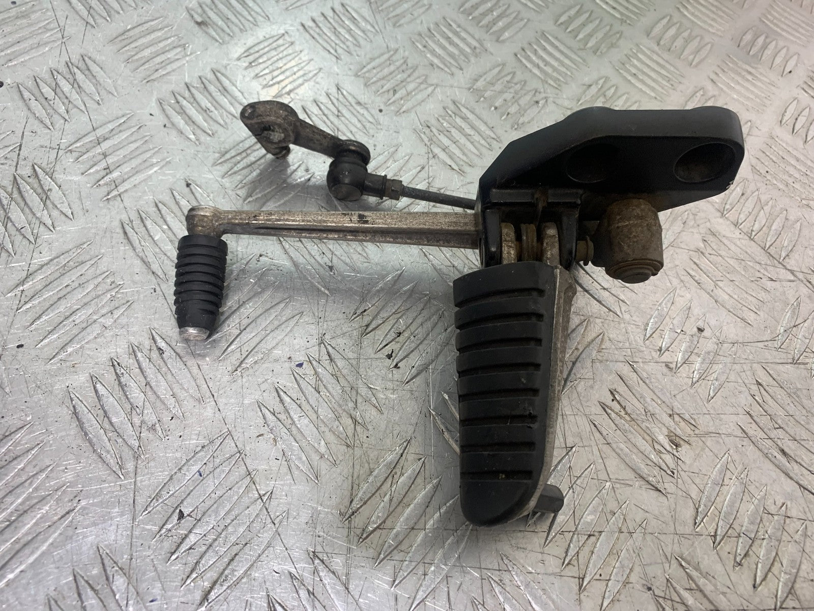 SUZUKI DL1000 V-STROM LEFT HANGER PEG GEAR LEVER   YEAR 2014-2019 (CMB1325)