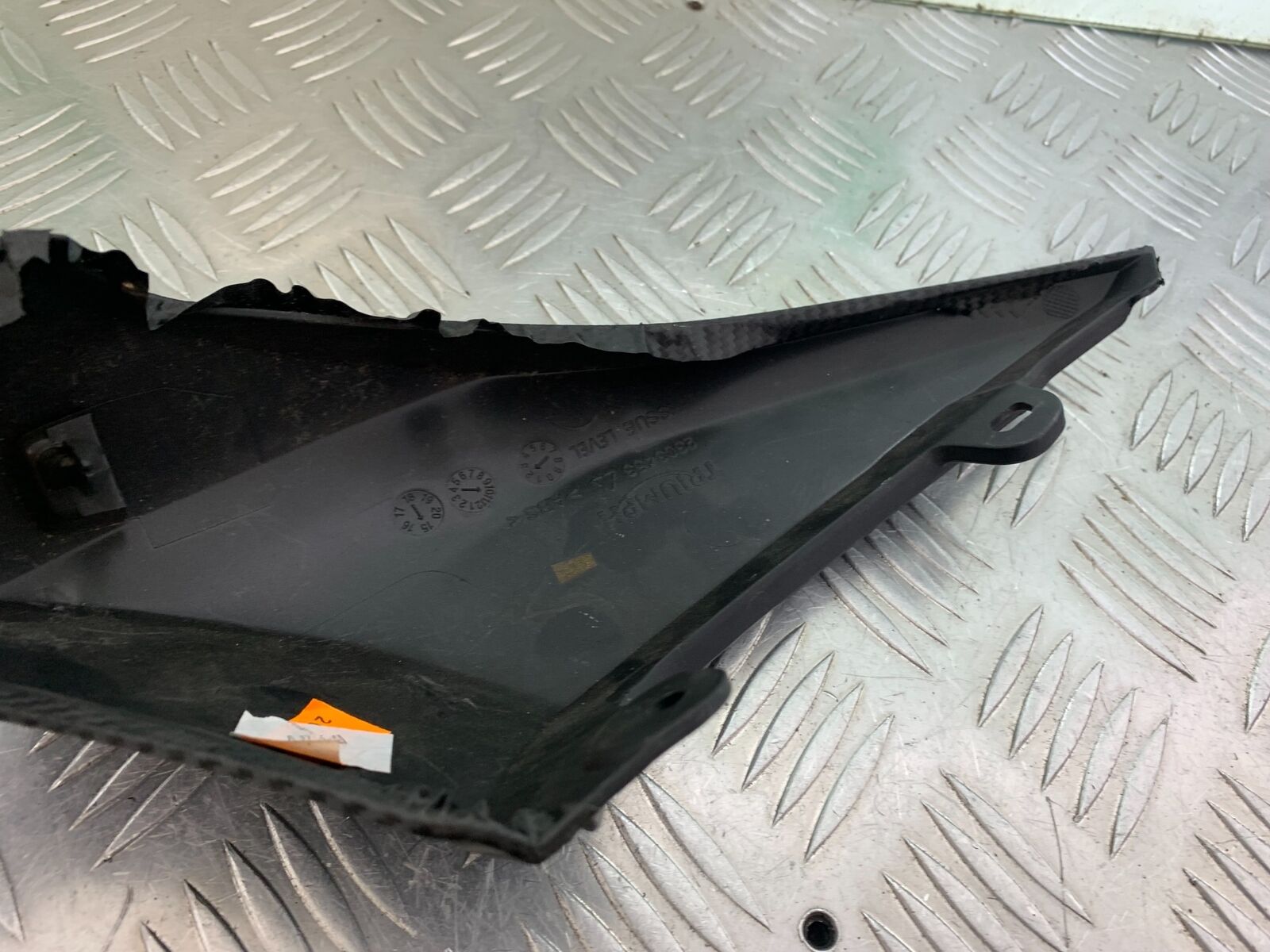 TRIUMPH 1050 SPEED TRIPLE RS LEFT & RIGHT SEAT PANELS  YEAR 2018-2020 (CMB1029)