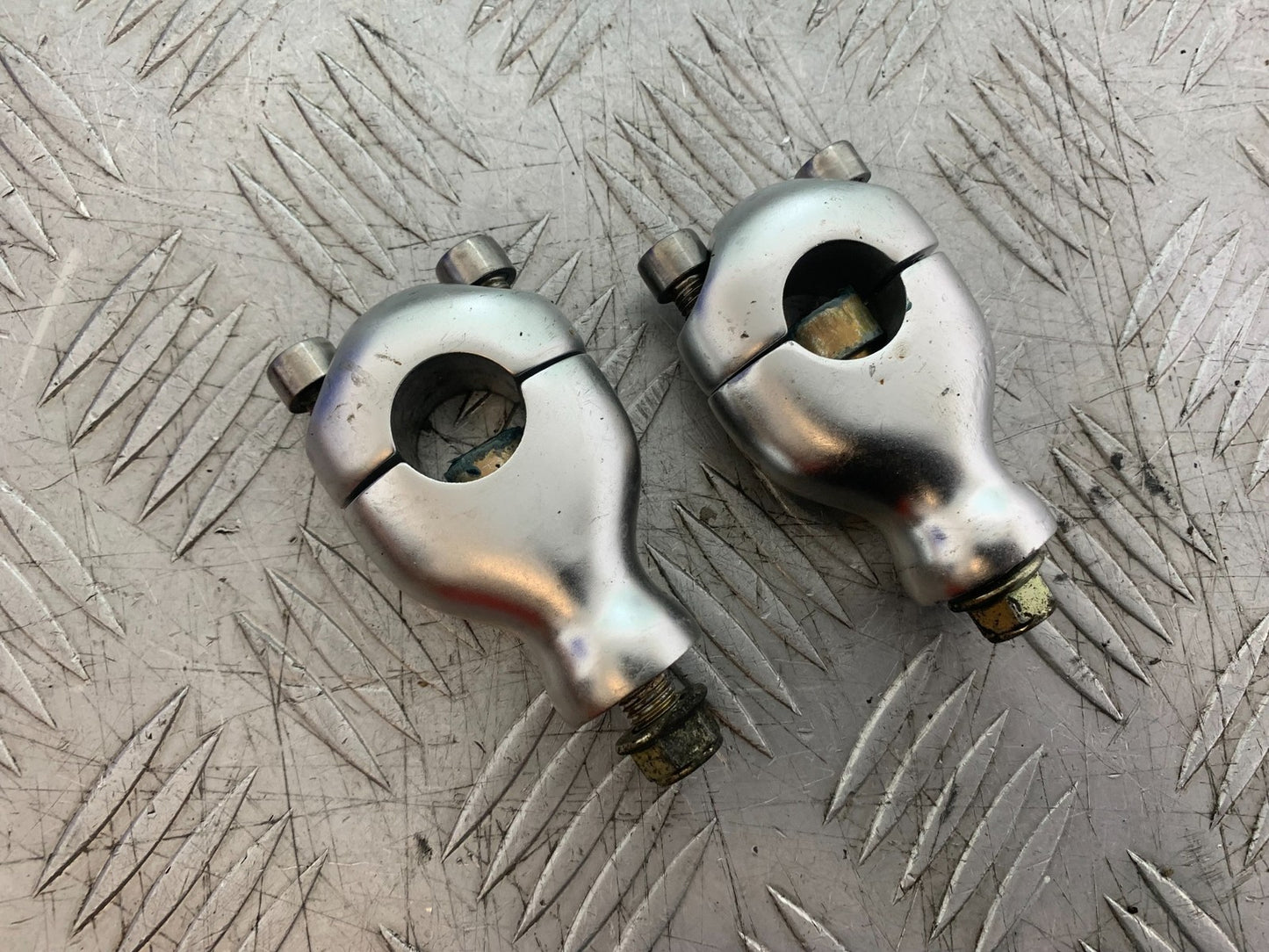 TRIUMPH 1050 SPEED TRIPLE HANDLEBAR RISERS YEAR 2005-2007 (CMB1322)
