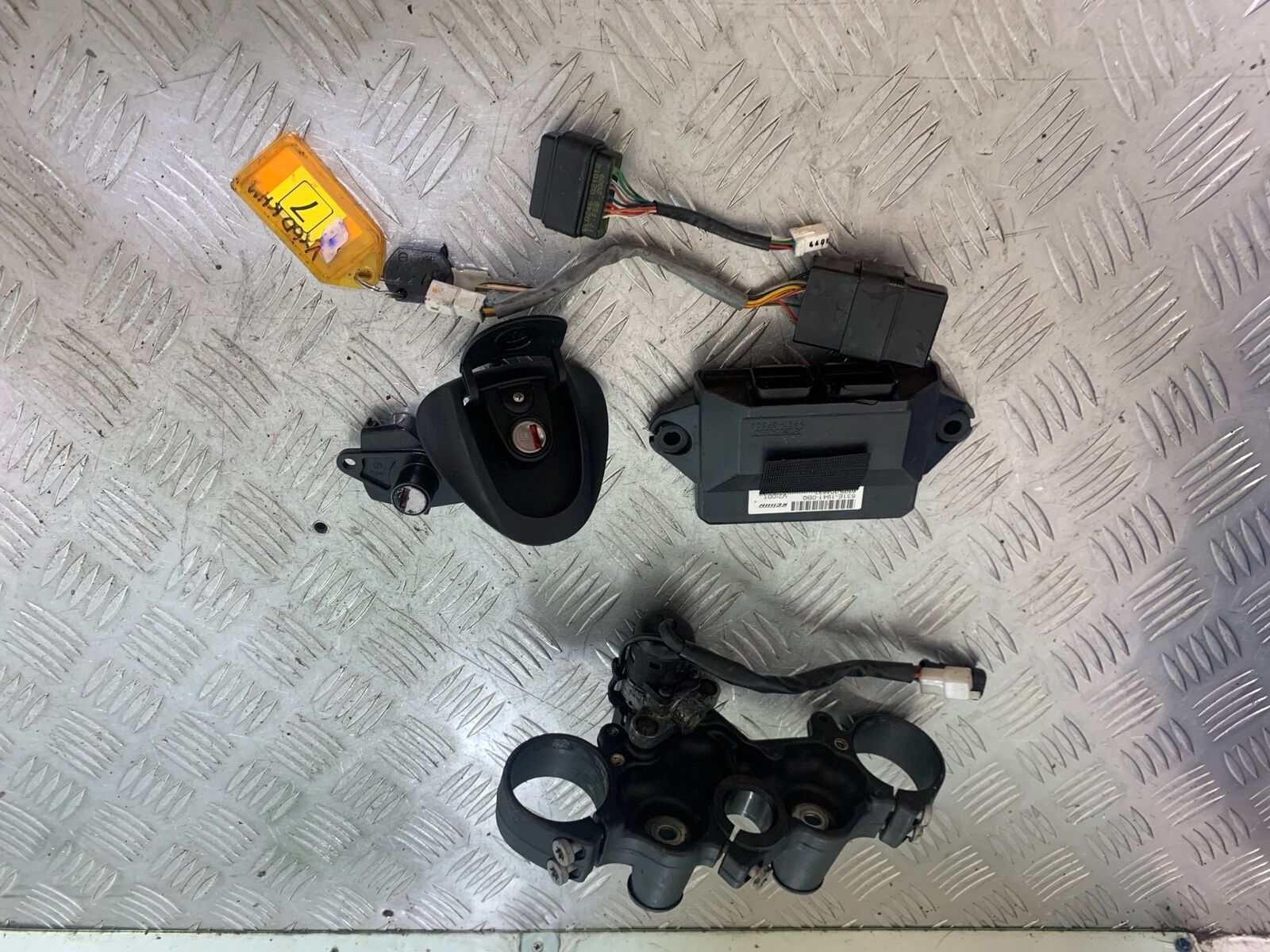 KTM 990 SUPERMOTO T ECU LOCKS KEY   YEAR 2010-2011  (CMB1127)