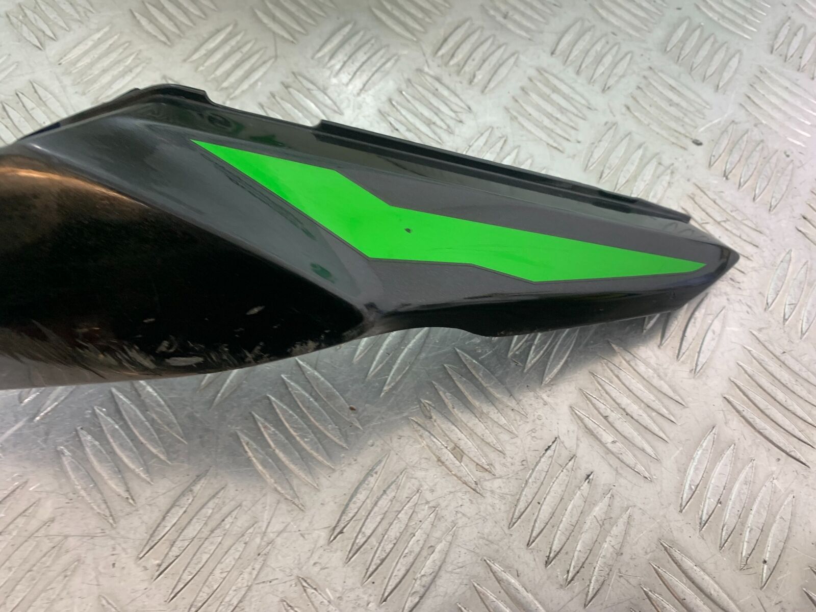 KAWASAKI Z650 ER650 KNFAN LEFT SEAT PANEL  YEAR 2022-2024 (CMB1112)