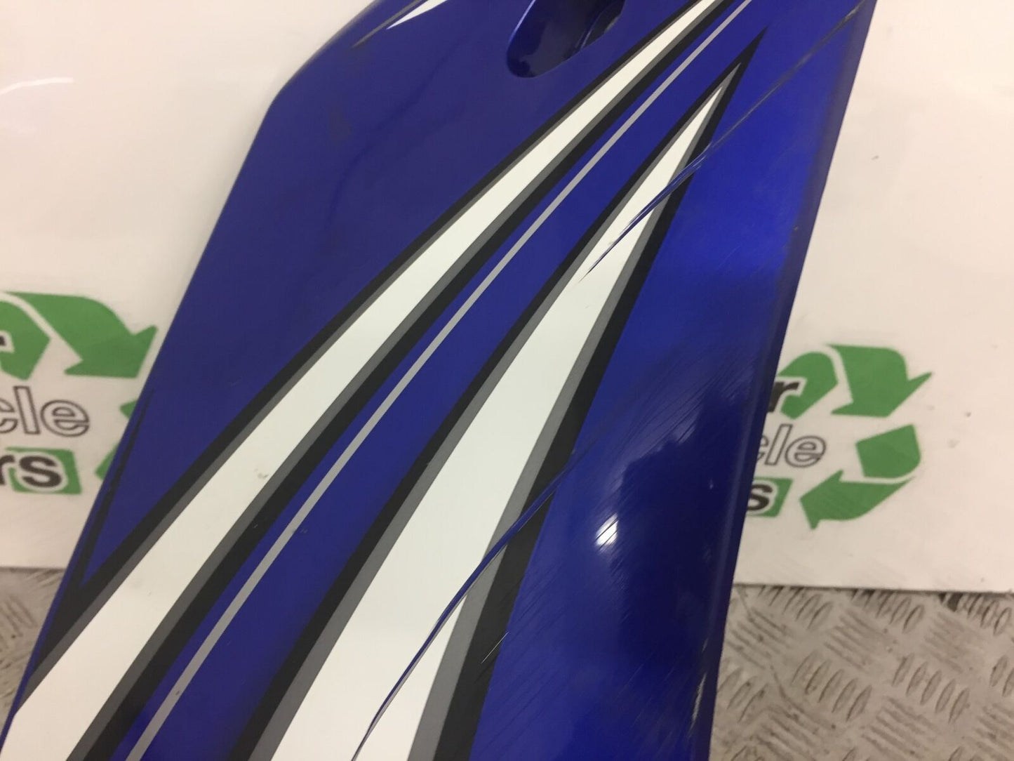 YAMAHA YZF R1 RIGHT MIDDLE FAIRING PANEL   2007