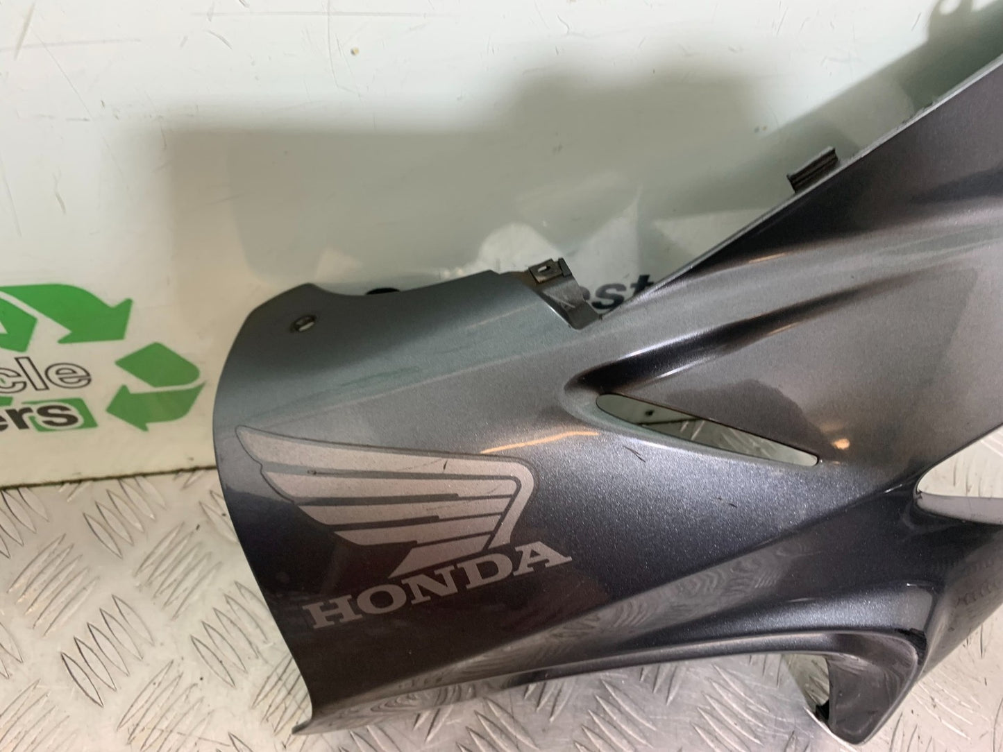 HONDA CBF600 CBF 600 RIGHT FAIRING  YEAR 2004-07  (CMB1305)