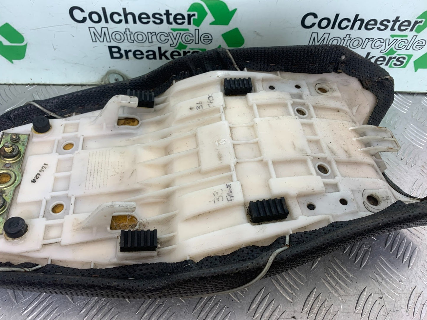 SUZUKI GSF600 GSF 600 BANDIT SEAT 2000-2004 (CMB1269)