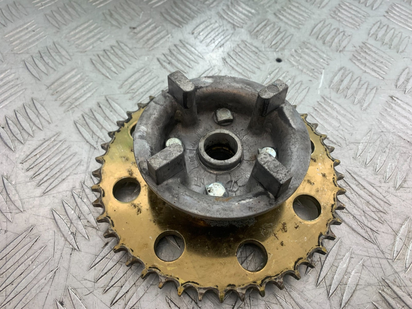 SUZUKI GP100 GP 100 REAR SPROCKET CARRIER   YEAR 1978-1988 (CMB1259)