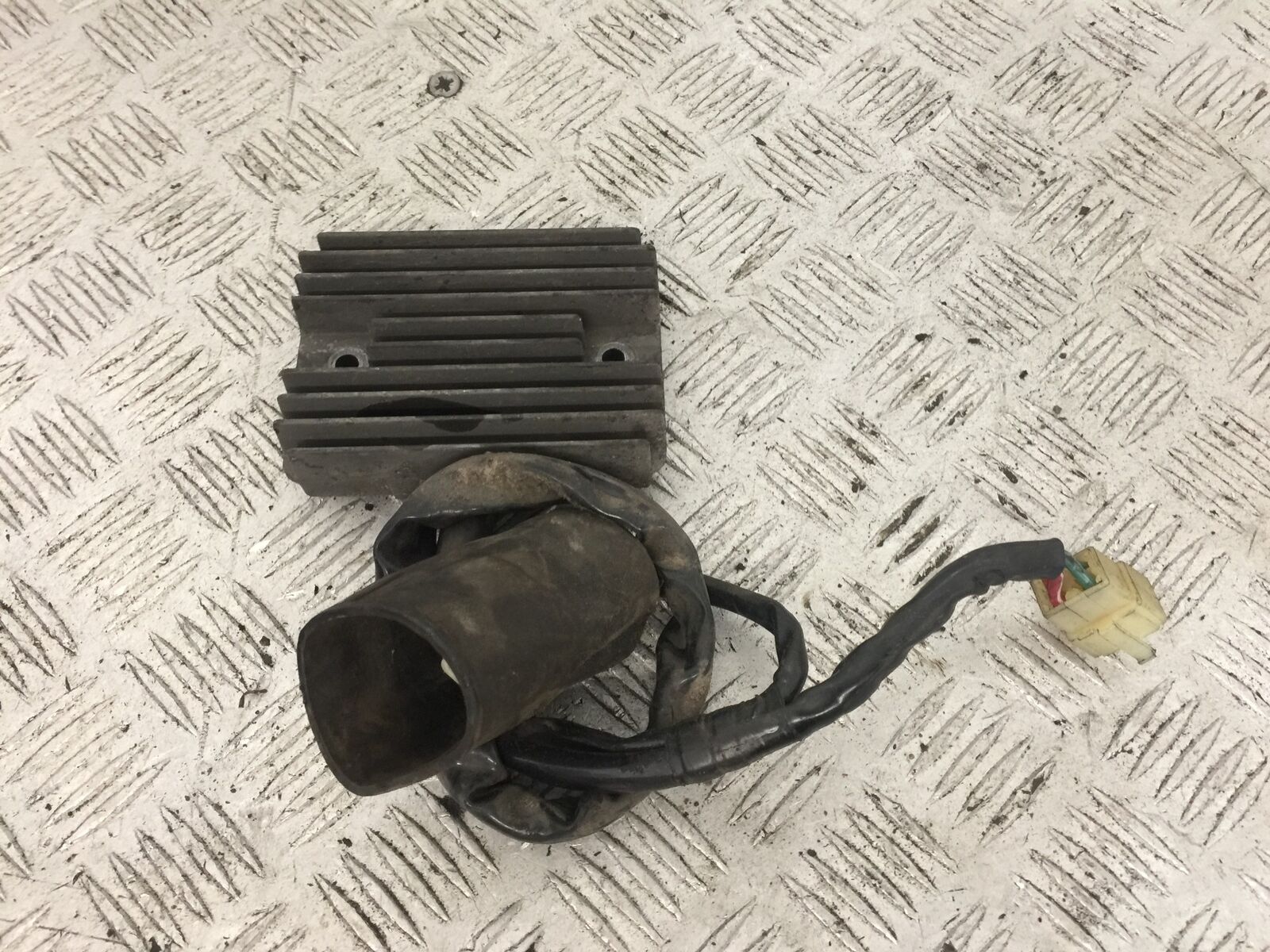 HONDA VTX1300 S REGULATOR  YEAR 2004-09 (STOCK 749)