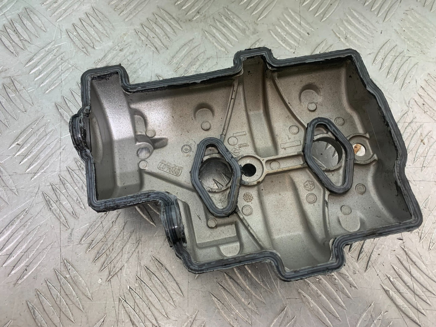 APRILIA TUONO 1000 V4 FRONT ROCKER COVER  YEAR 2013-2014  (CMB1239)