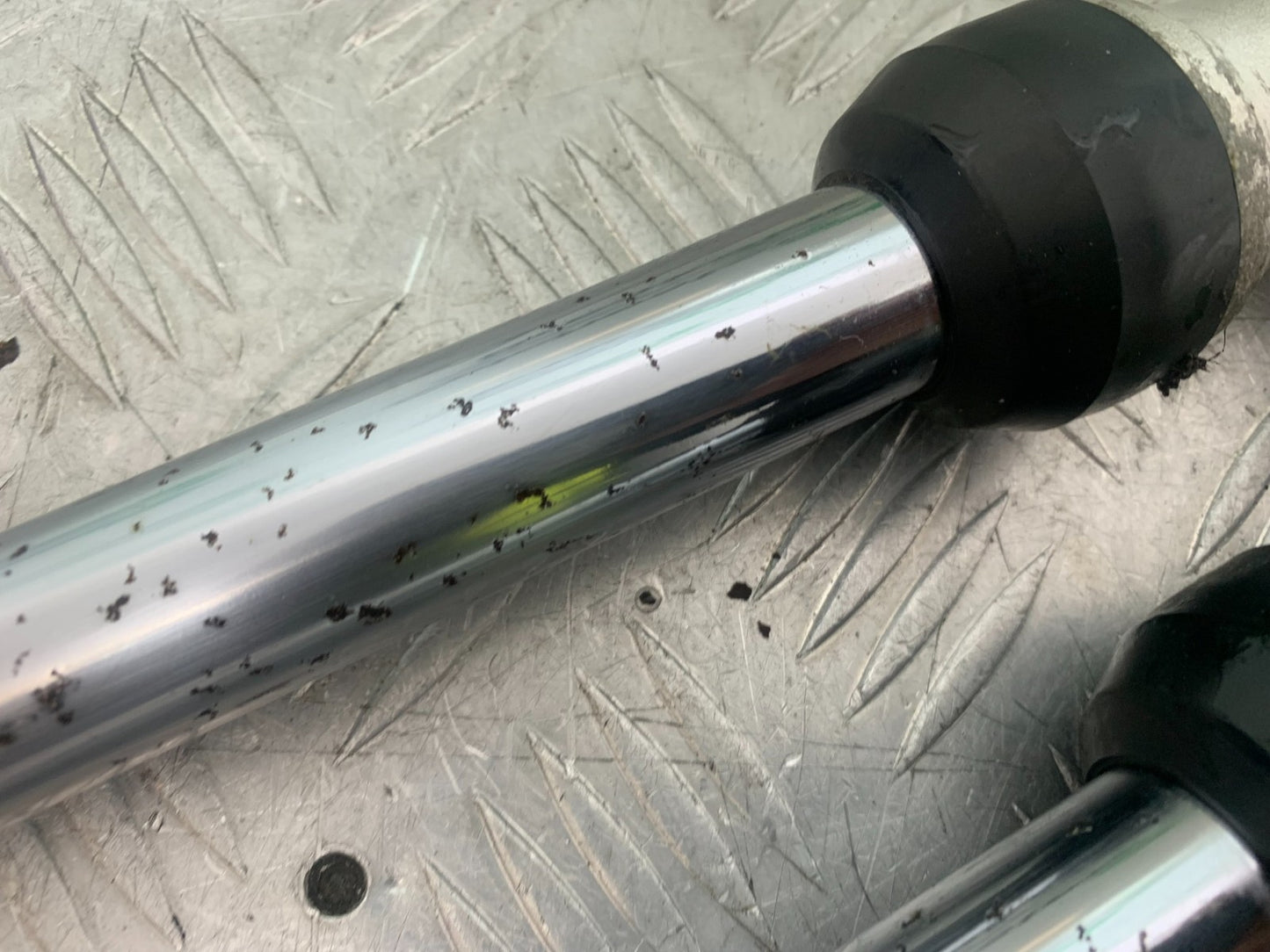 SUZUKI GP100 GP 100 FORKS  YEAR 1978-1988 (CMB1259)