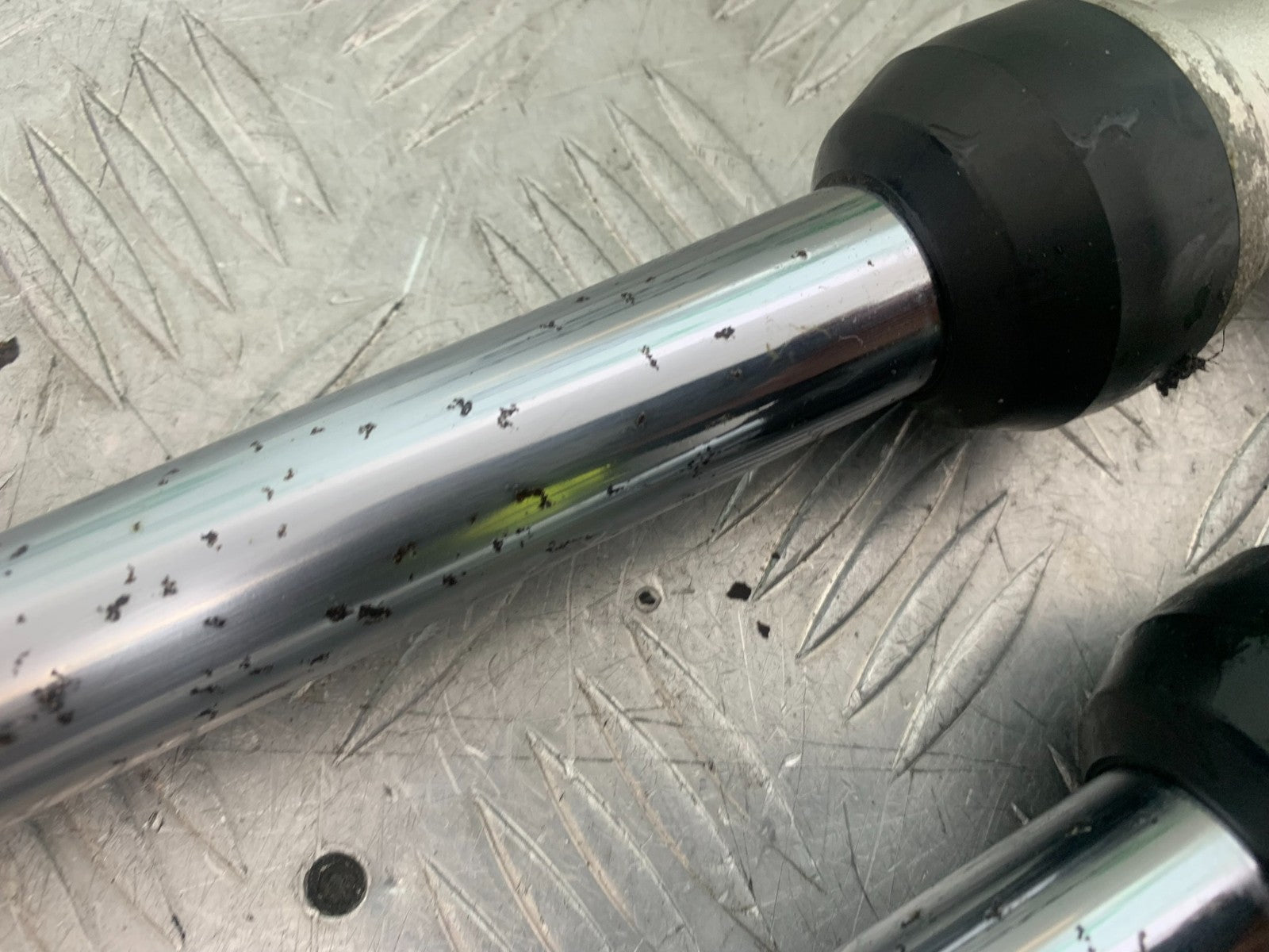 SUZUKI GP100 GP 100 FORKS  YEAR 1978-1988 (CMB1259)