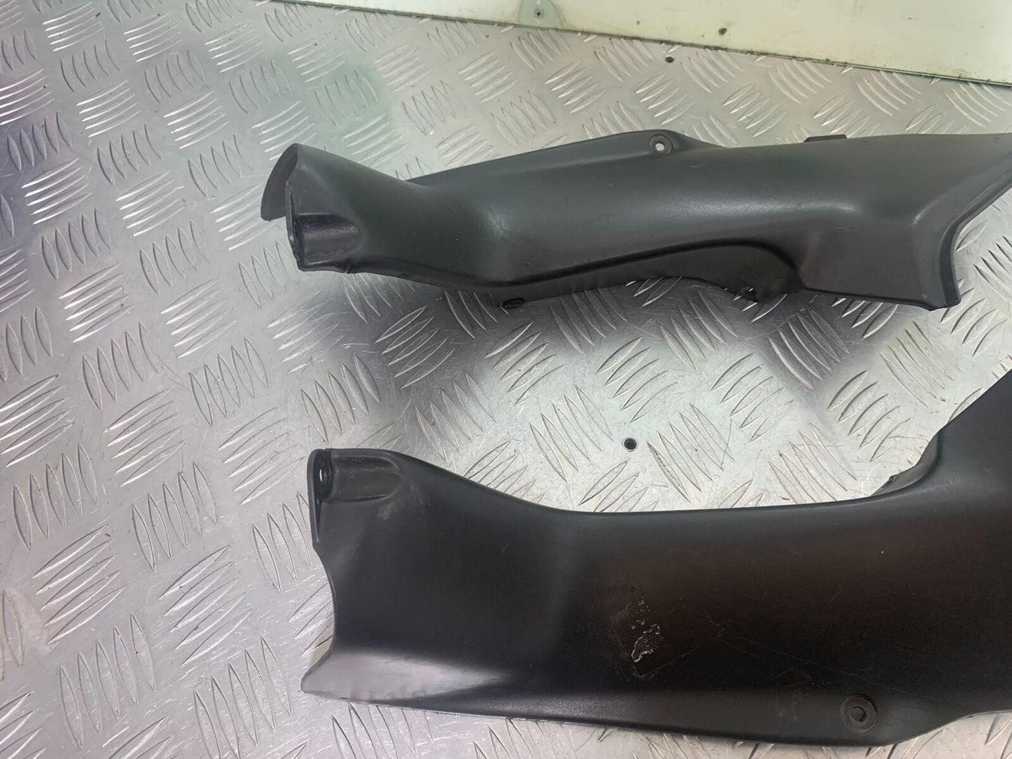 HONDA CBR 929 RRY FIREBLADE LEFT & RIGHT TOP INFILLS  YEAR 2000-01 (CMB1026)