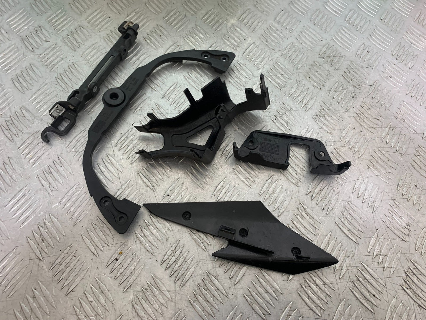 APRILIA TUONO 1000 V4R INFILL PANELS   YEAR 2011-13  (CMB1316)