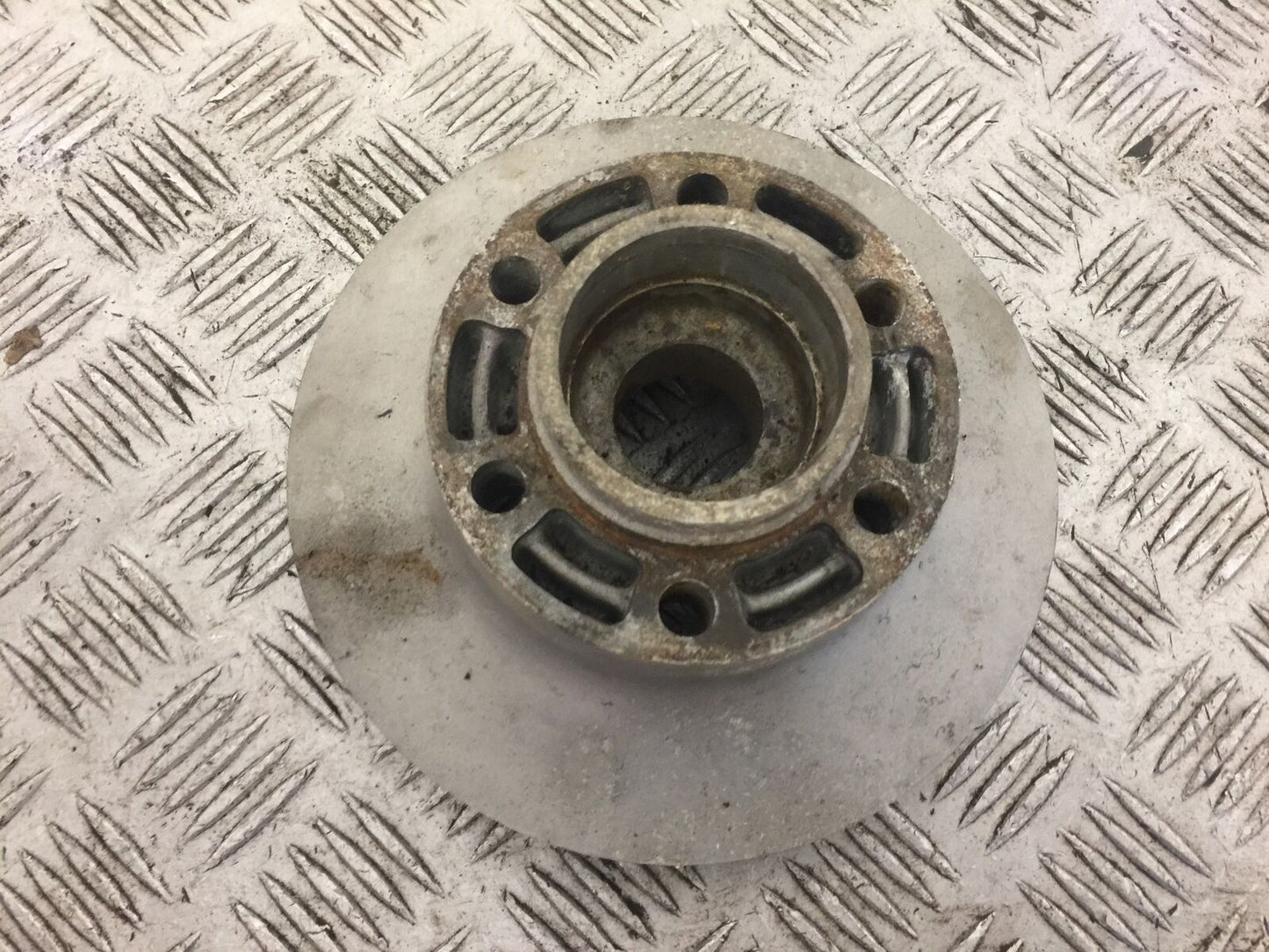 SUZUKI GT550 GT 550 SPROCKET CARRIER  (STOCK 594)