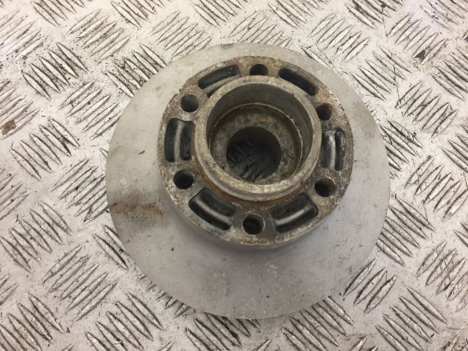 SUZUKI GT550 GT 550 SPROCKET CARRIER  (STOCK 594)