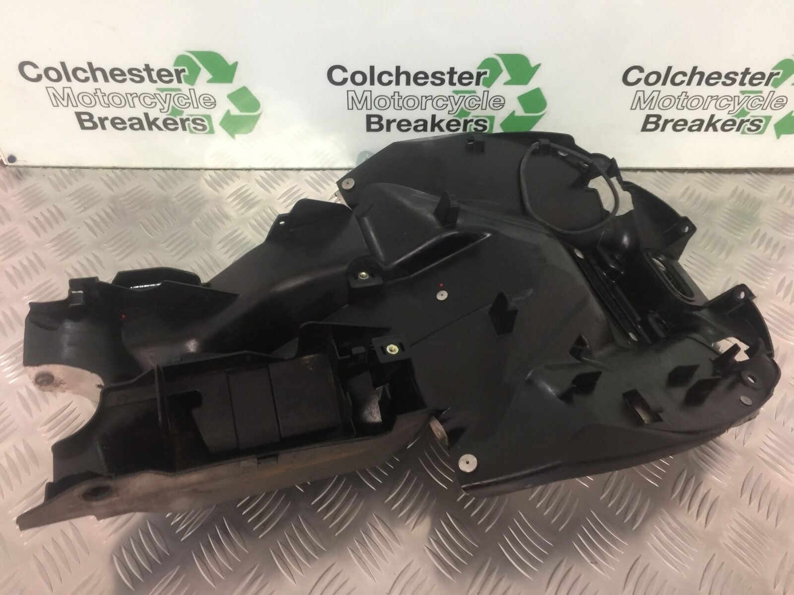 HONDA VFR800 VFR 800 V-TEC UNDERTRAY  YEAR 2003 -2009 (STOCK 916)