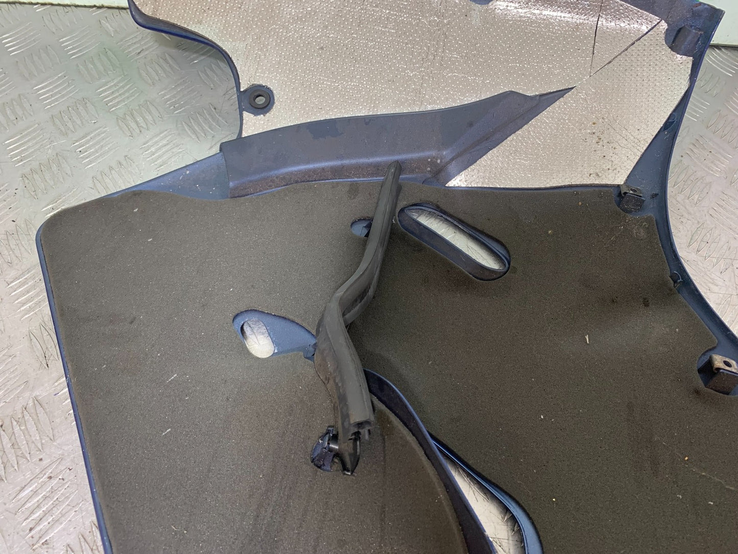 KAWASAKI ZZR1100 D RIGHT FAIRING PANEL YEAR 1993-2001 (CMB1289)