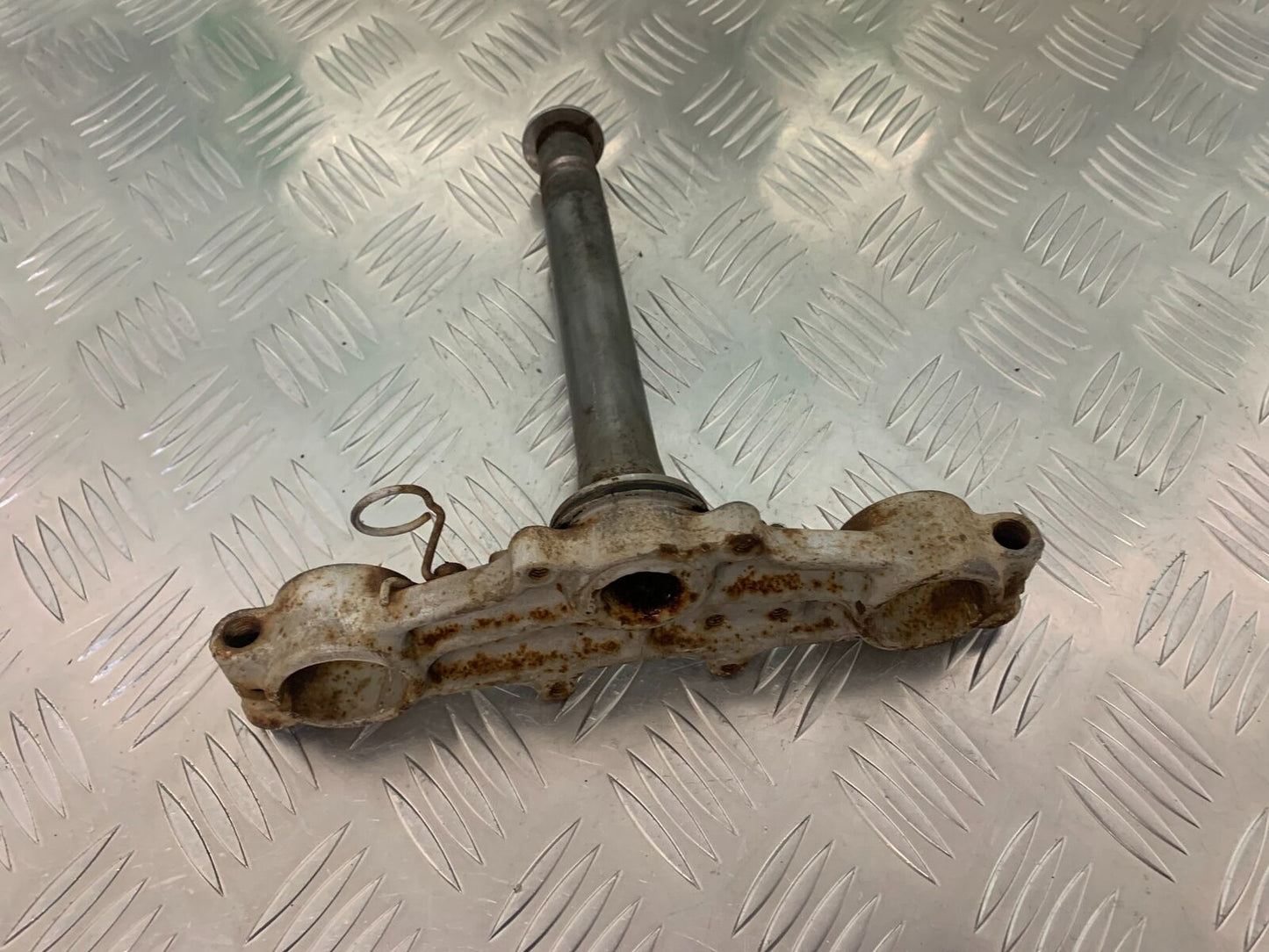 YAMAHA XT250 XT 250 BOTTOM  YOKE  YEAR 1980-1982  (STOCK 944)