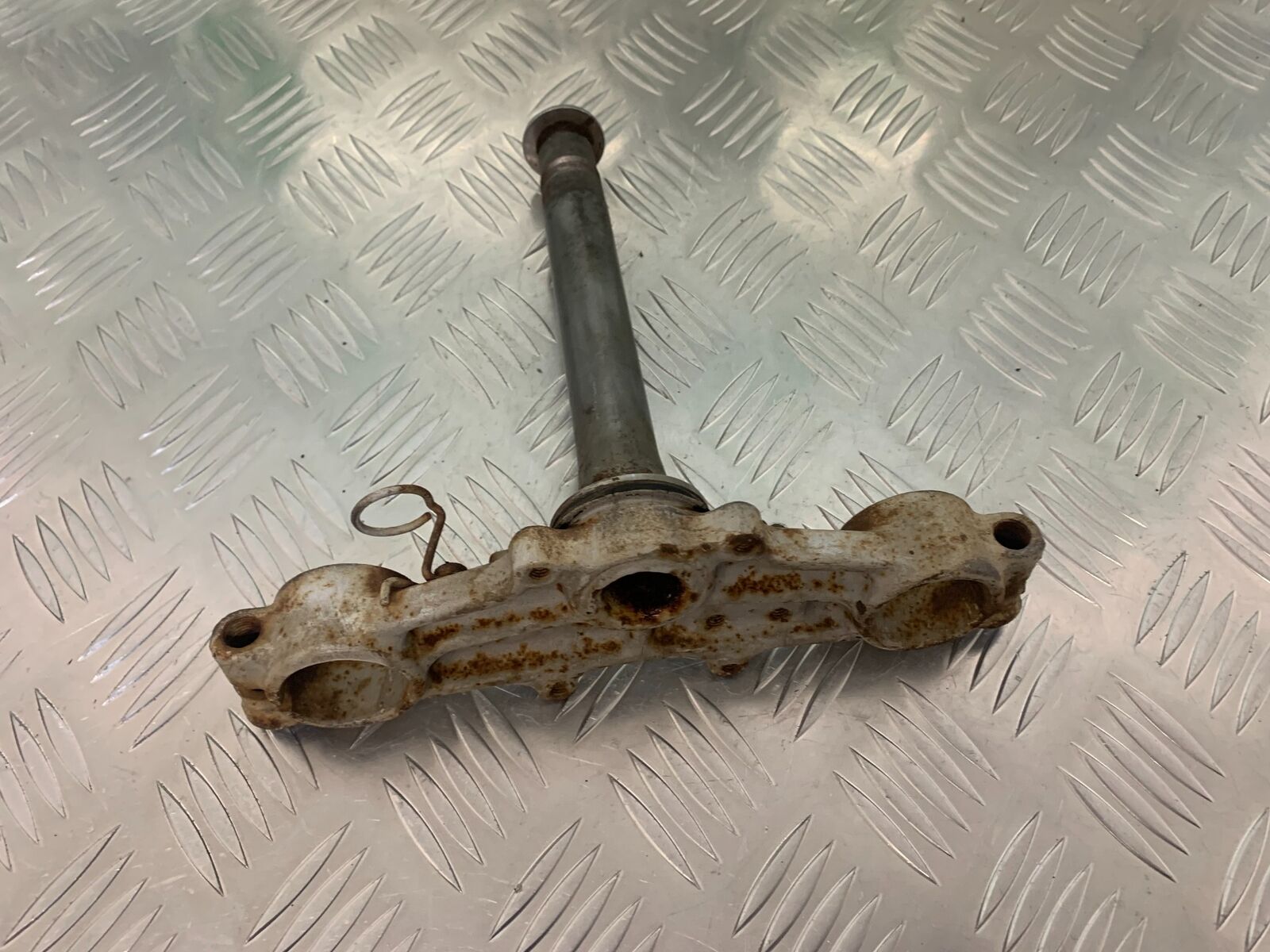YAMAHA XT250 XT 250 BOTTOM  YOKE  YEAR 1980-1982  (STOCK 944)