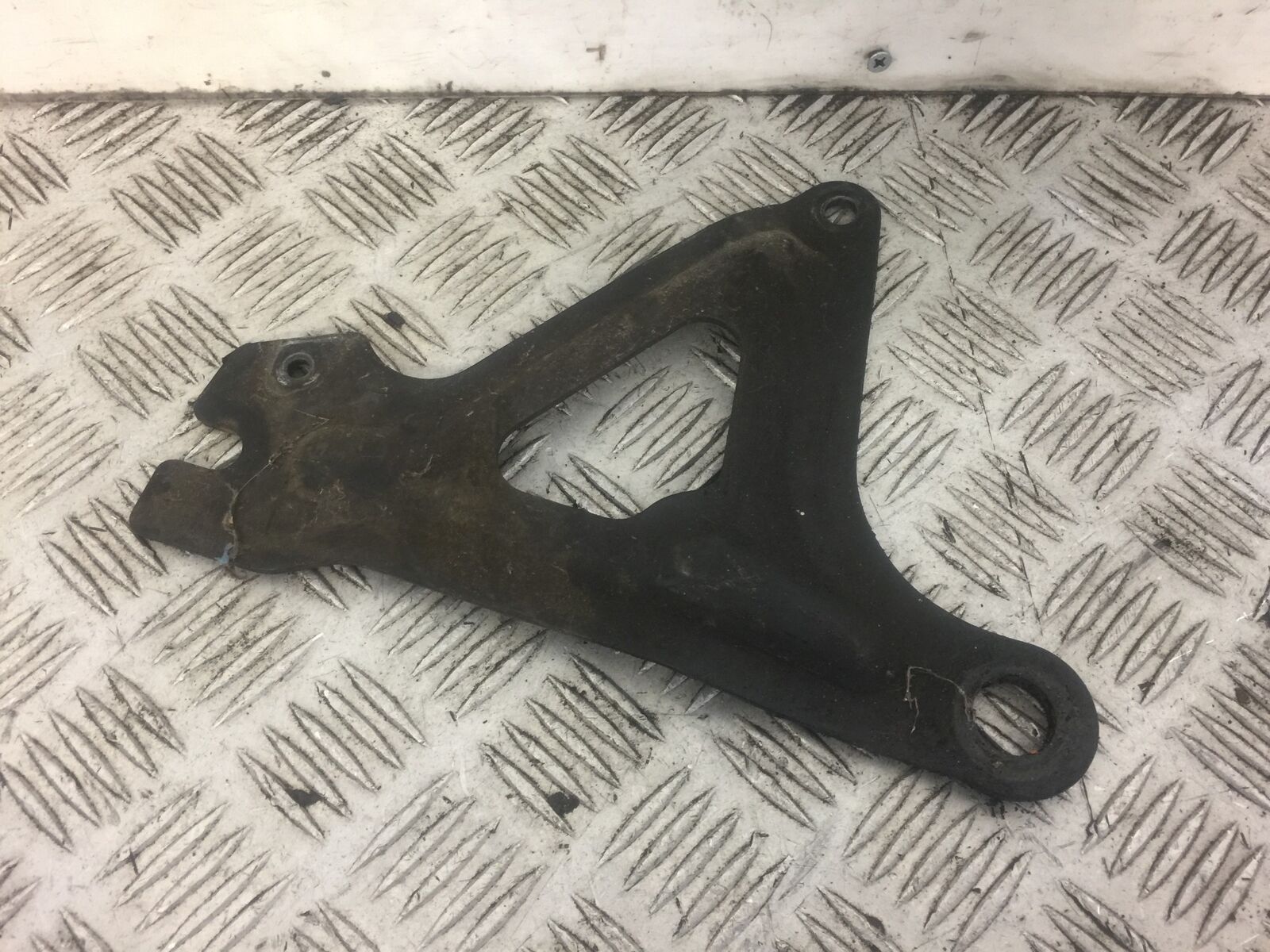 YAMAHA XS1100 XS 1100 MIDNIGHT SPECIAL REAR CALIPER BRACKET YEAR 1979 STOCK 408