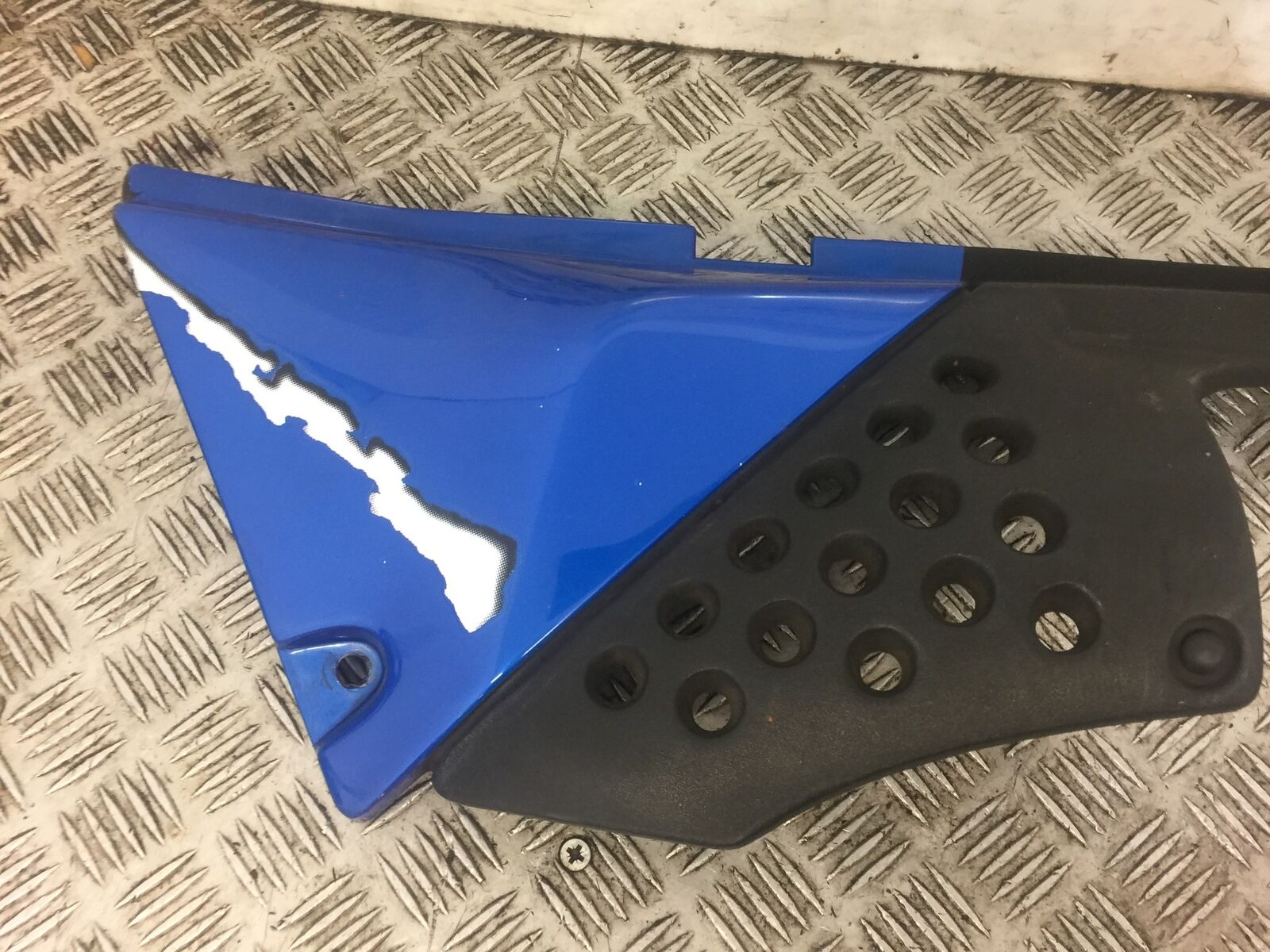 TRIUMPH 900 TIGER LEFT SEAT PANEL   YEAR 1993-1999 STOCK 445